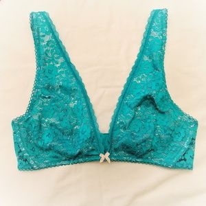 NWOT Blush Maidenform Plunge Lace Bra